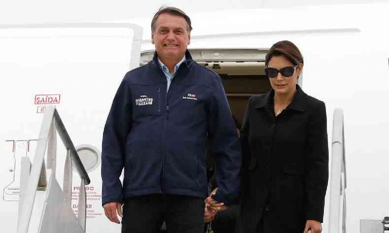 Michelle e Jair Bolsonaro de preto