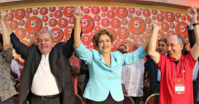 A presidente Dilma Rousseff participa do 5 Congresso Nacional do PT, ao lado do ex-presidente Lula e do presidente do partido, Rui Falco(foto: Lcio Tvora/Agncia a A tarde/estado Contedo)