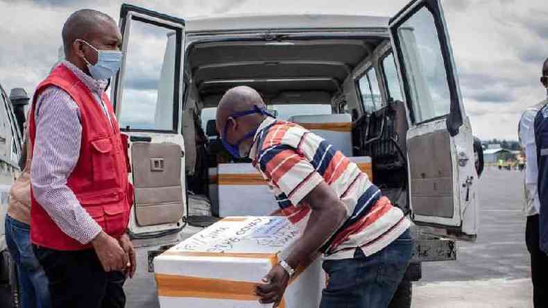 Suprimentos da Covax sendo carregados na Repblica Democrtica do Congo