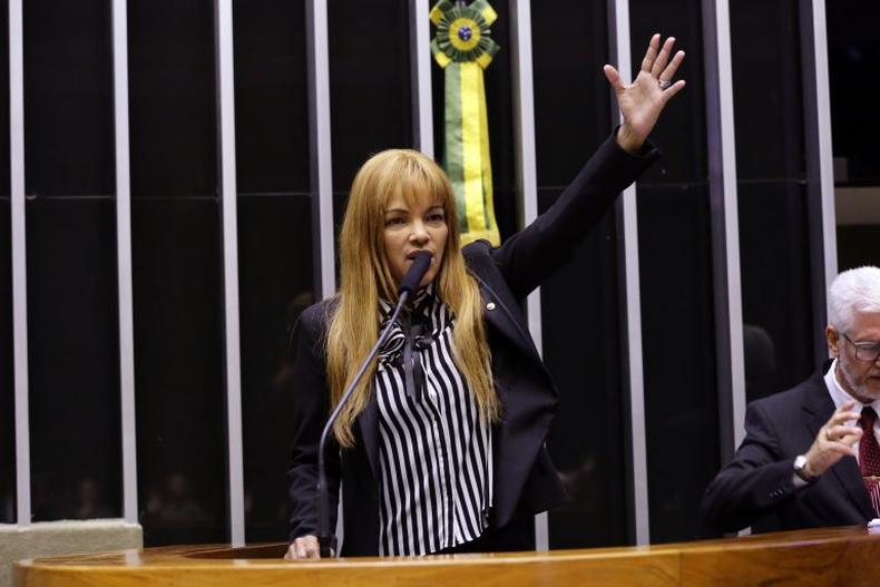 Flordelis discursando na Cmara dos Deputados
