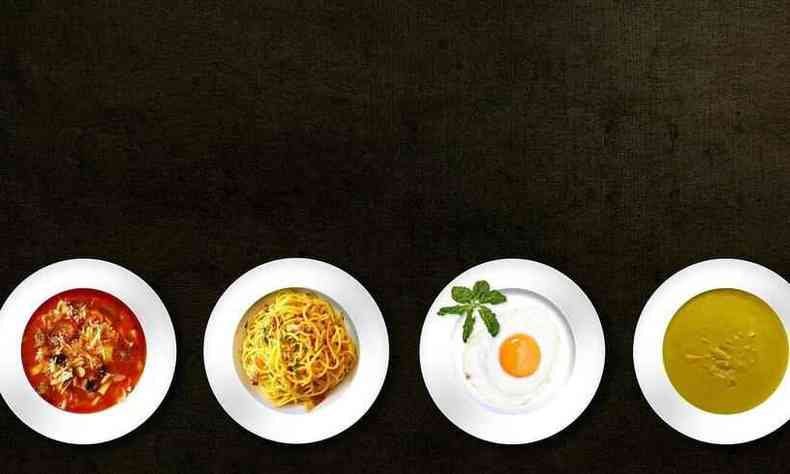 quatro prato de vrios alimentos: ovo, macarro, sopa, refogado