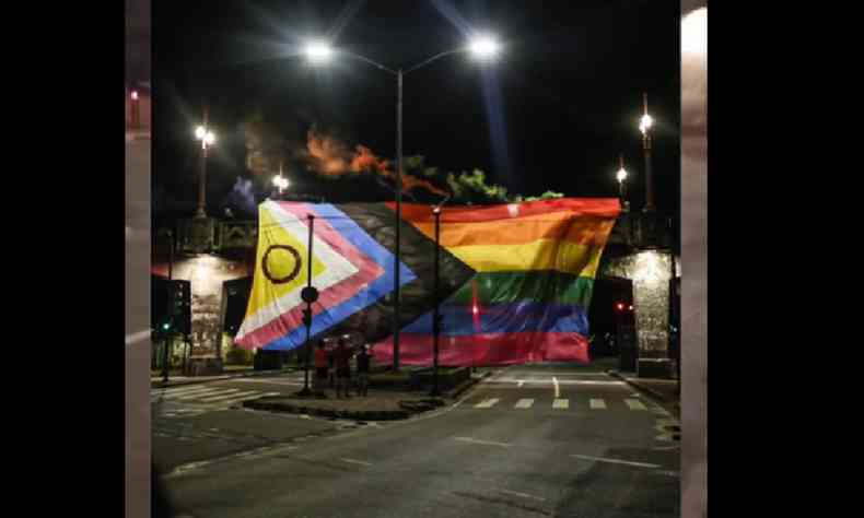 Bloco Abal-Caxi estende bandeira LGBTQIAP+