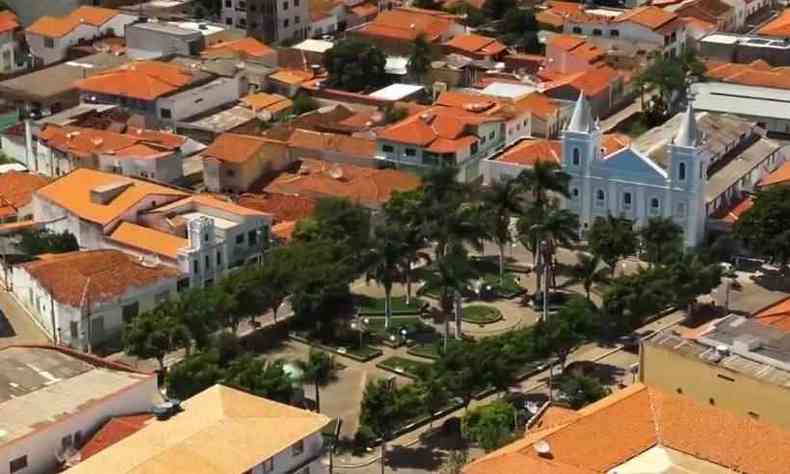 Vista de Monte Azul, onde o ex-namorado da suspeita mora com o filho(foto: Reproduo/Facebook)