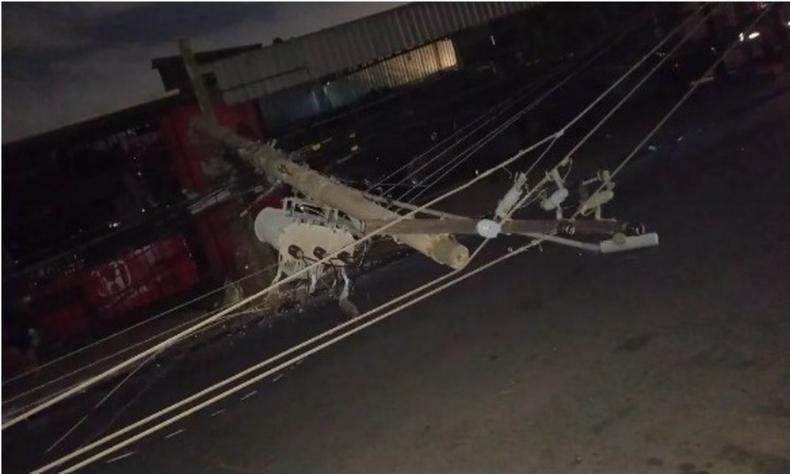 poste de luz cado no barreiro