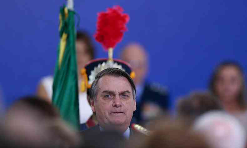  Bolsonaro participa de evento com militares no Planalto