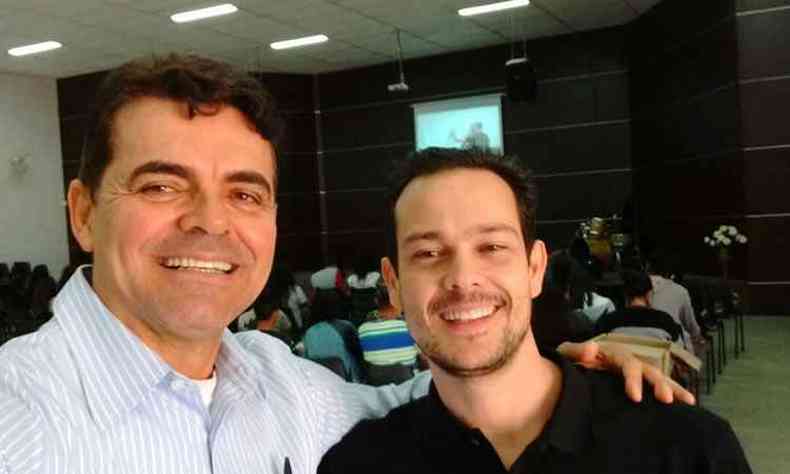 Idealizador do projeto Daniel Pereira e o professor de Matemtica Renato Ribeiro - ao social efetiva atravs da educao.(foto: Divulgao)