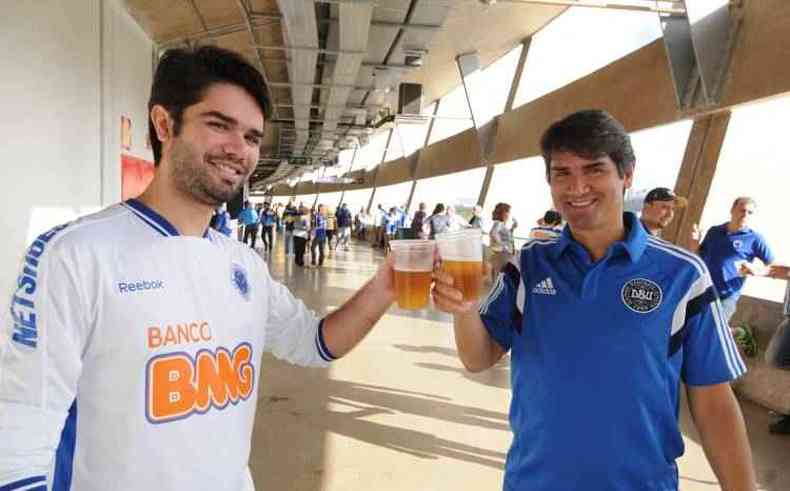 A venda de cervejas nos estdios voltou no ltimo domingo no Mineiro(foto: Ramon Lisboa/EM/D.A Press)