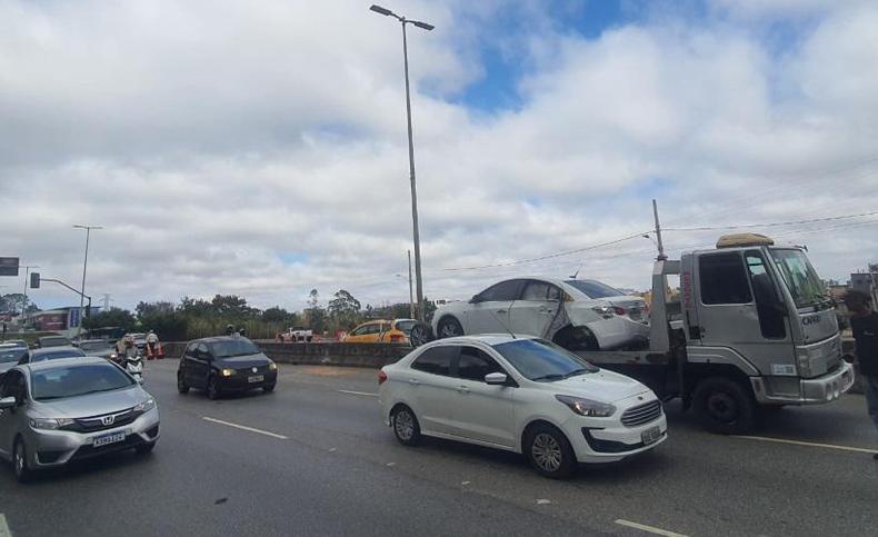 Acidente complica o trnsito em BH