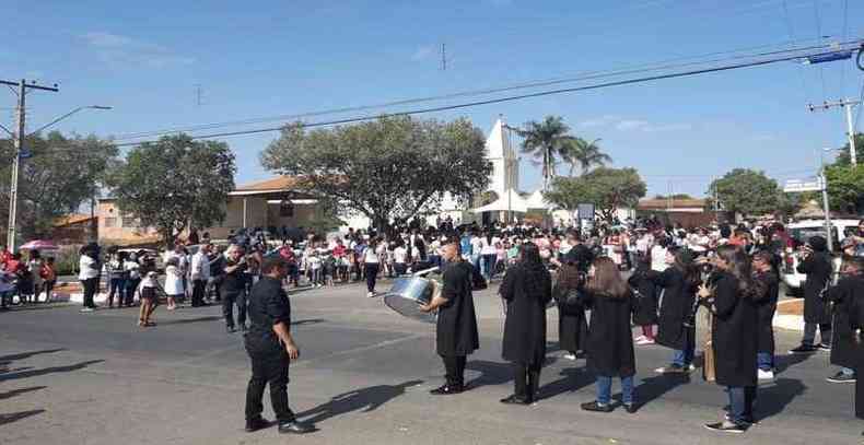 Celebrao na Igreja de Santa Rita de Cssia rene familiares de vtimas da tragdia(foto: Rodrigo Neves/DPMG)