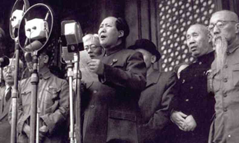 Mao Tse-Tung proclamando a fundao da Repblica Popular da China em 1 de outubro de 1949 na cidade de Pequim.(foto: Wikicommons)