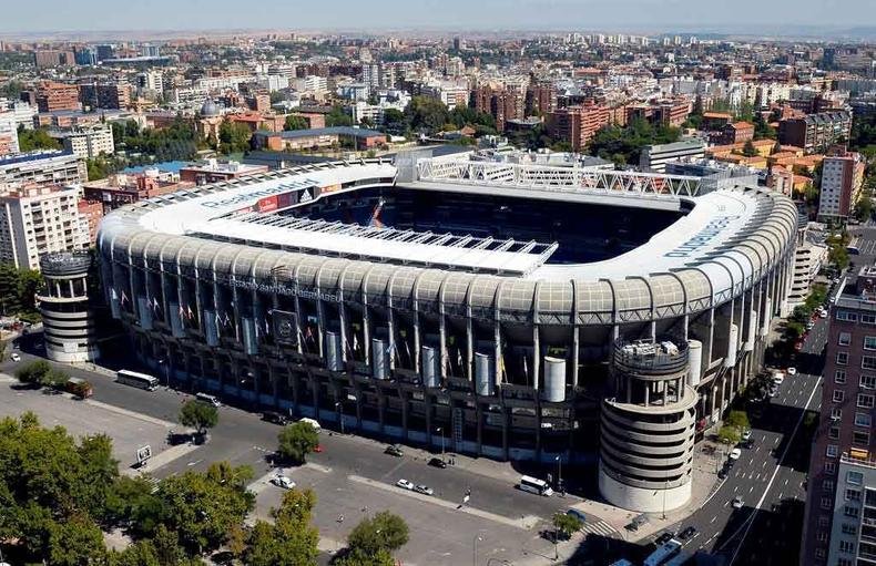 O Estádio Santiago Bernabéu, na capital espanhola, ganhou a disputa para receber o superclássico argentino(foto: GERARD JULIEN/AFP - 12/9/13) O Estádio Santiago Bernabéu, na capital espanhola, ganhou a disputa para receber o superclássico argentino(foto: GERARD JULIEN/AFP - 12/9/13)
