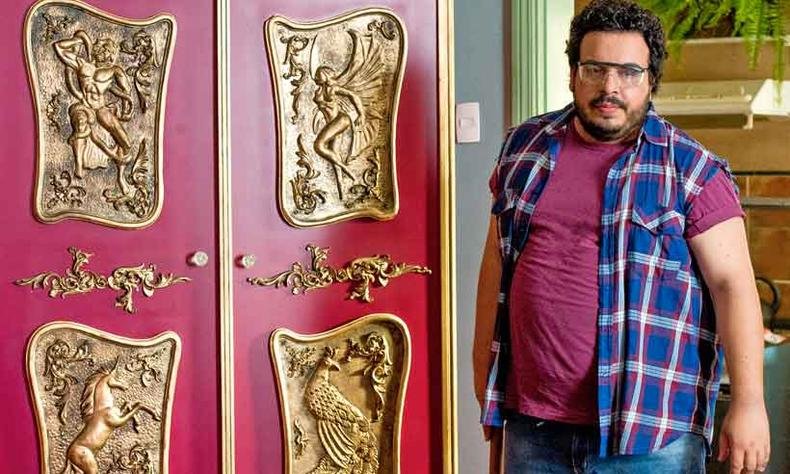 Luis Lobianco interpreta o machista Carl�o, cuja vida muda totalmente ao comprar um arm�rio 