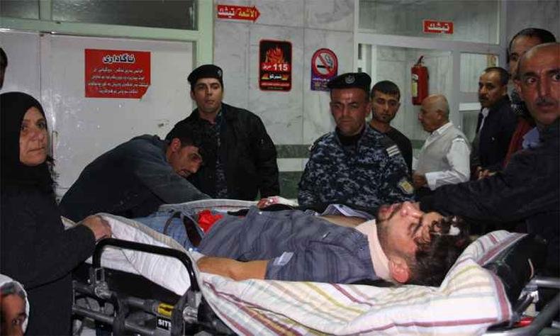 Homem ferido no terremoto é socorrido em hospital de Suleimaniya(foto: SHWAN MOHAMMED / AFP) Homem ferido no terremoto é socorrido em hospital de Suleimaniya(foto: SHWAN MOHAMMED / AFP)