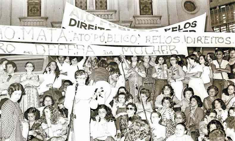 foto em preto e branco do movimento feminista em bh em 1980 Quem Ama no Mata