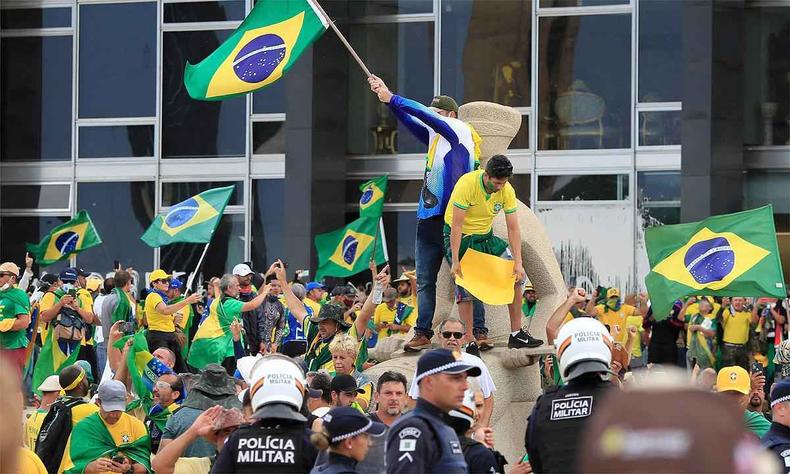 Bolsonaristas depredaram prdios dos Trs Poderes neste domingo (8/1)