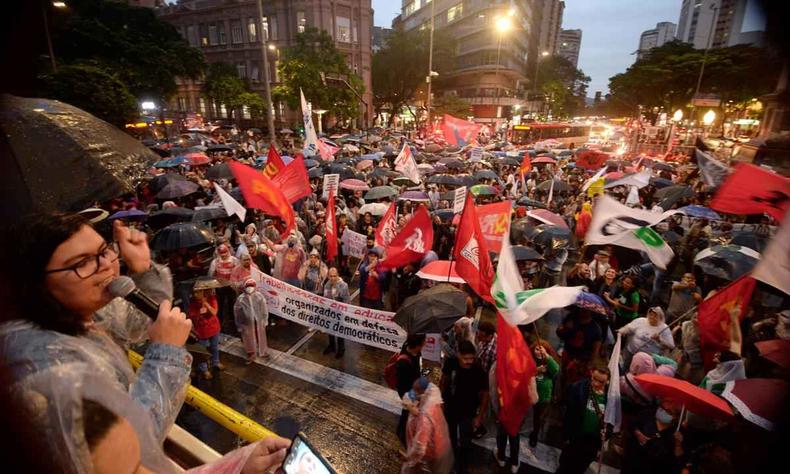 Apoiadores do presidente Lula ocuparam as ruas em Belo Horizonte e So Paulo