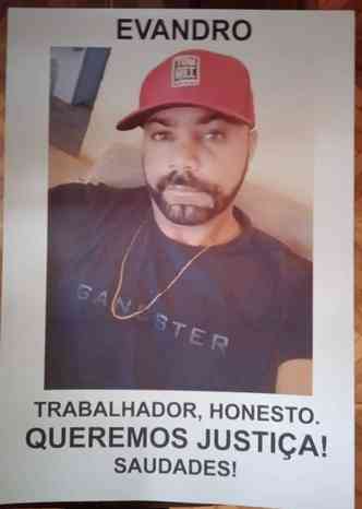 Cartaz com a foto de Evandro, que tem barba e usa bon, e os dizeres: 'Trabalhador honesto. Queremos Justia! Saudades!