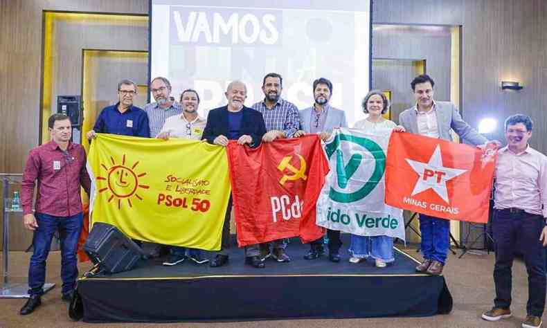 Lula ao lado de outros polticos e lderes partidrios