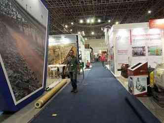 Os ltimos preparativos para a Exposibram foram realizados ontem. Este ano, sero 400 expositores (foto: Cristina Horta/EM/D.A/Press )