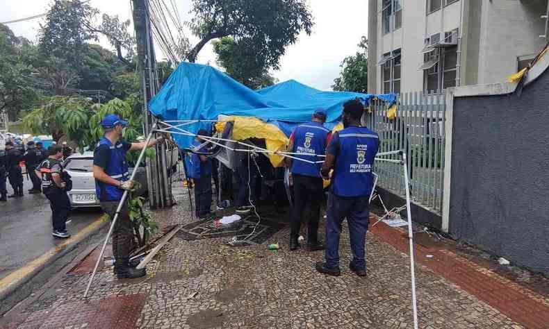 Guardas municipais encerram acampamento bolsonarista em BH