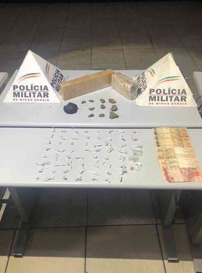 Polcia apreendeu drogas e dinheiro na casa do fugitivo(foto: Polcia Militar/Divulgao)