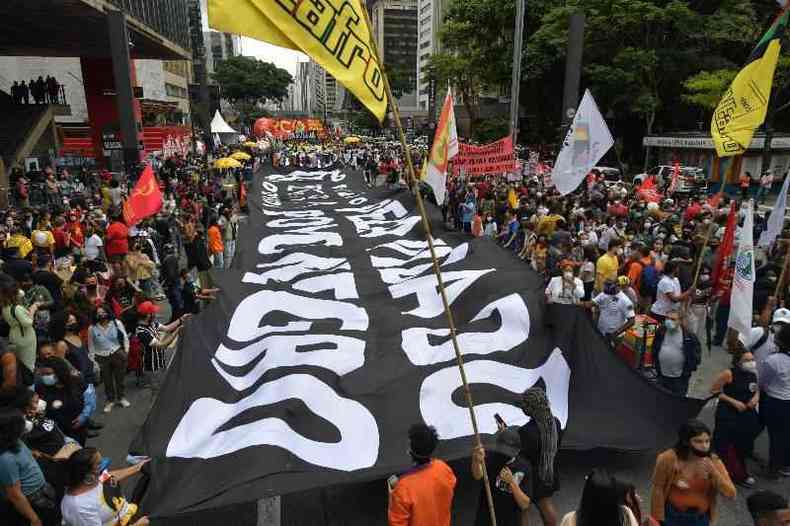 Manifestantes em So Paulo pedem o fim do racismo no pas