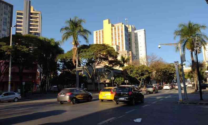 Cu azul, avenida na regio centro-sul de BH