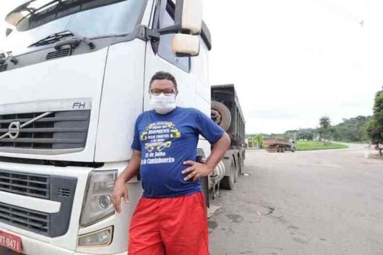 Daniel Sorriso se protege com luvas e mscaras mesmo nas rotas(foto: Juarez Rodrigues/EM/DA Press - 27/03/2020)