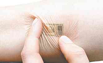 Chip adesivo: usado na medicina, dispositivo pode servir para autenticar usurios de aparelhos eletrnicos (foto: MC10/DIVULGAO)