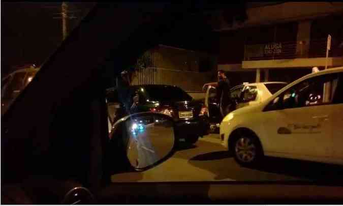 Em um dos episdios, taxistas perseguiram um motorista do Uber pela Avenida Bandeirantes, em BH
