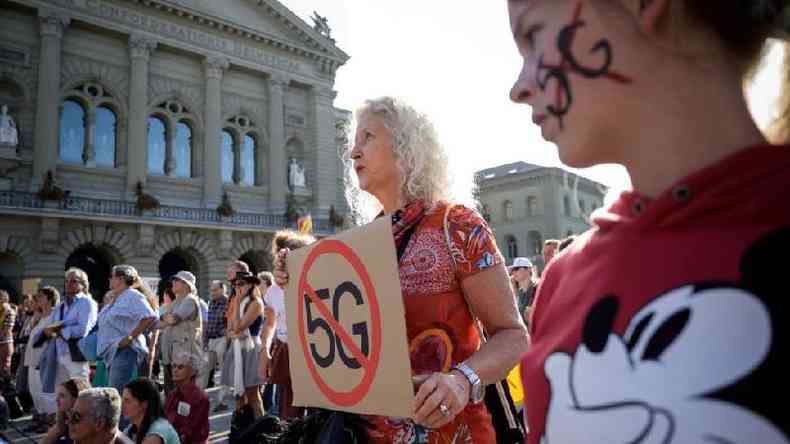 Em várias partes do mundo, houve protestos contra o 5G(foto: Getty Images)