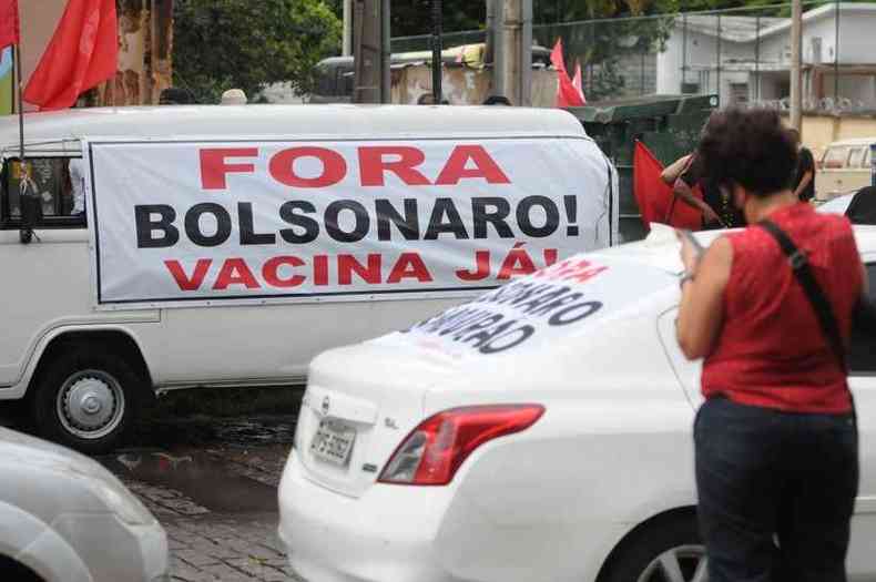 Sindicatos, entidades e movimentos sociais realizam carreatas contra a atuao do governo Bolsonaro na conduo da crise causada pela pandemia da COVID-19(foto: Tlio Santos/EM/DA Press)