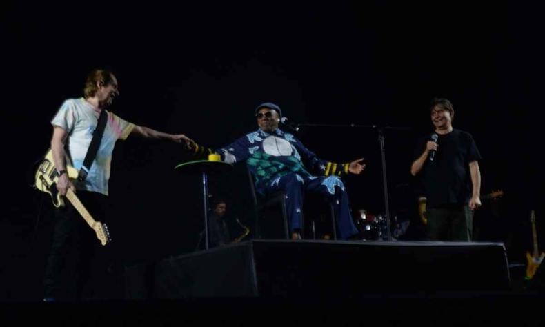 Beto Guedes, Milton Nascimento e L Borges no palco do Mineiro