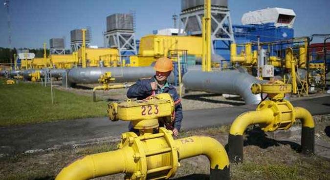 Funcion�rio trabalha em esta��o de armazenamento de g�s em Striy, oeste da Ucr�nia(foto: Gleb Garanich/Reuters)