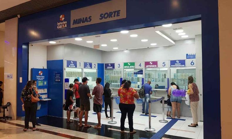 Movimento em lotrica dentro do Minas Shopping