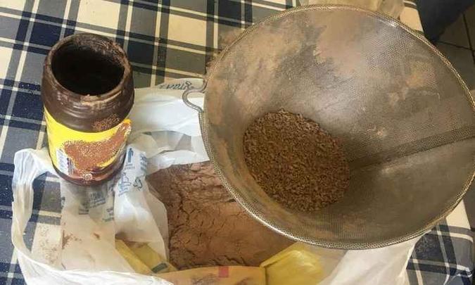 maconha estava misturada ao achocolatado que seria entregue ao companheiro da mulher(foto: Polícia Civil MG/Divulgação) maconha estava misturada ao achocolatado que seria entregue ao companheiro da mulher(foto: Polícia Civil MG/Divulgação)