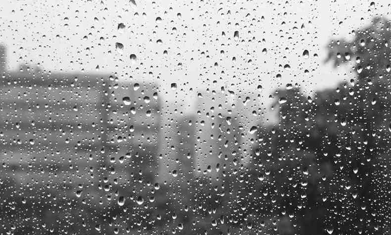 imagem de vidro molhado pelas chuvas