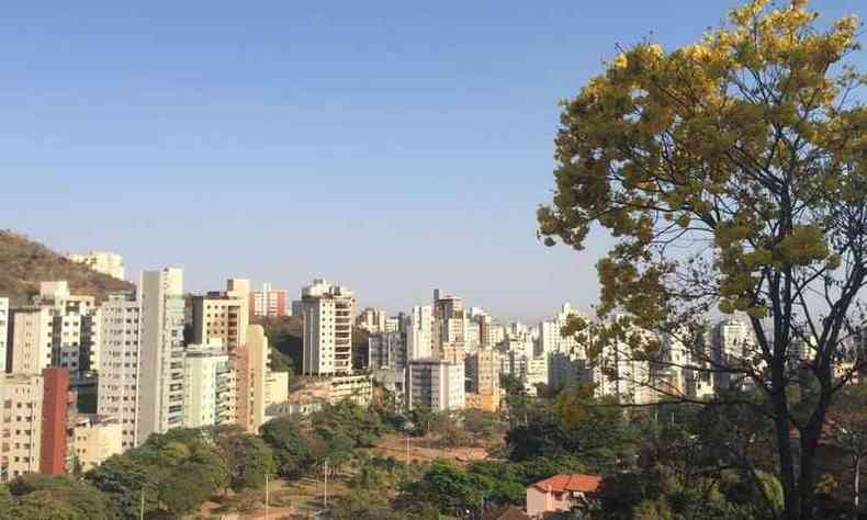 Cu claro em Belo Horizonte nesta segunda-feira (6/9), com temperatura mxima prevista de 34C