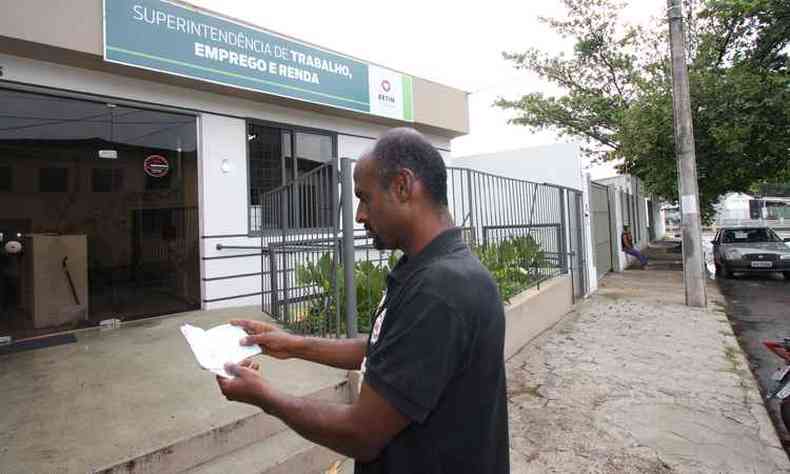 Desempregado, Tiago Gomes sofre com a falta de oportunidade na Grande BH(foto: Edsio Ferreira / EM / D.A. Press)