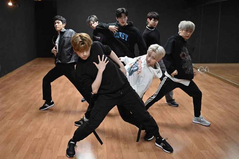 Investimento da gravadora Wuzo, o septeto Blitzers lança single tentando repetir o sucesso do BTS(foto: Jung Yeon-Je/AFP) Investimento da gravadora Wuzo, o septeto Blitzers lança single tentando repetir o sucesso do BTS(foto: Jung Yeon-Je/AFP)