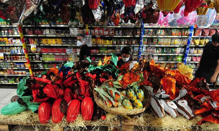 Ovos de pscoa expostos em loja