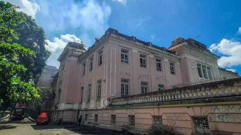 Incndio no Instituto Estadual de Educao de Minas Gerais