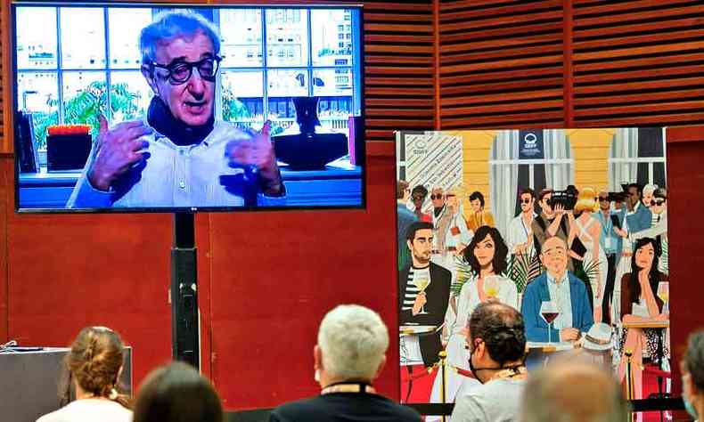 Por causa das restries impostas pela pandemia do novo coronavrus, Woody Allen deu entrvista sobre o filme por videoconferncia, direto de sua casa, em Nova York(foto: ANDER GILLENEA/AFP)