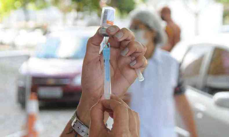 As pessoas convocadas devem se vacinar nos locais listados para cada grupo(foto: Leandro Couri/EM/DA Press)