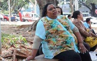 C�lia Aparecida Camilo, de Tr�s Pontas, pesa 150 quilos e espera cirurgia bari�trica(foto: Gladyston Rodrigues/EM/D.A.Press)