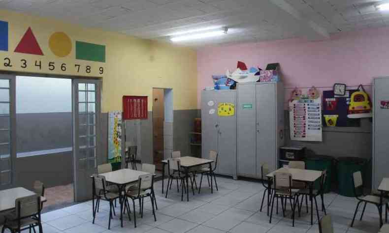 Escolas tero que cumprir distanciamento mnimo de dois metros entre as carteiras dos alunos(foto: Prefeitura de Itana/Divulgao)