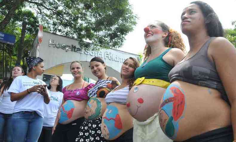 Pacientes e funcionrios da maternidade vem protestando contra as dificuldades financeiras da instituio(foto: Jair Amaral/EM/D.A Pres)