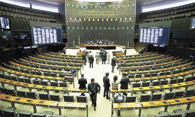 Plenário da Câmara dos Deputados: em ano de cortes orçamentários, Casa aumentou em R$ 1 milhão os gastos com limpeza no ano passado(foto: Marcelo Camargo/Agência Brasil - 26/9/17) Plenário da Câmara dos Deputados: em ano de cortes orçamentários, Casa aumentou em R$ 1 milhão os gastos com limpeza no ano passado(foto: Marcelo Camargo/Agência Brasil - 26/9/17)