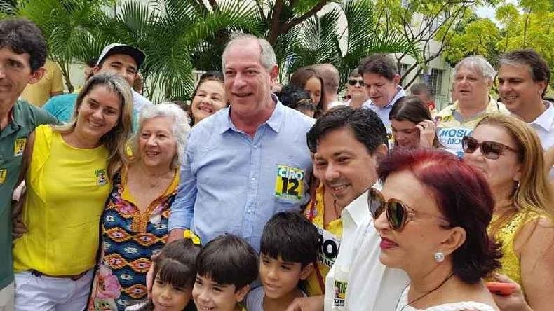 O candidato Ciro Gomes (PDT), que votou em Fortaleza, sinalizou que essa pode ser a sua última tentativa de se eleger presidente(foto: Ag Brasil) Ciro Gomes indo votar