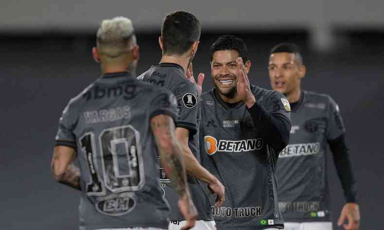 Nacho Fernndez, heri do gol, foi expulso e desfalcar o time no jogo do Mineiro(foto: Juan Mabromata / POOL / AFP)